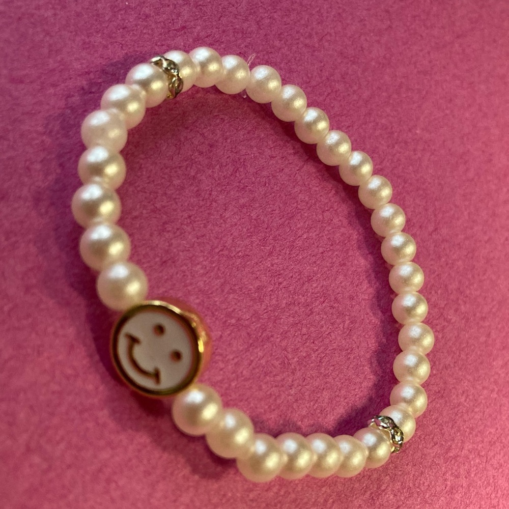 Women’s smiley face beaded bracelet